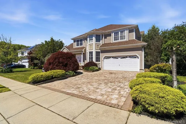 $1,350,000 | 15 Boxwood Lane, Farmingdale, NY 11735