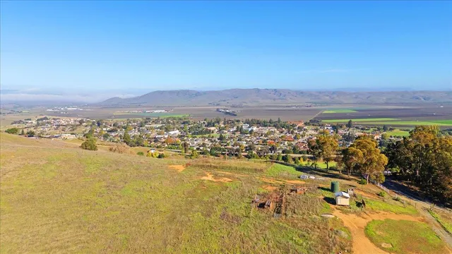 a view of a tennis court