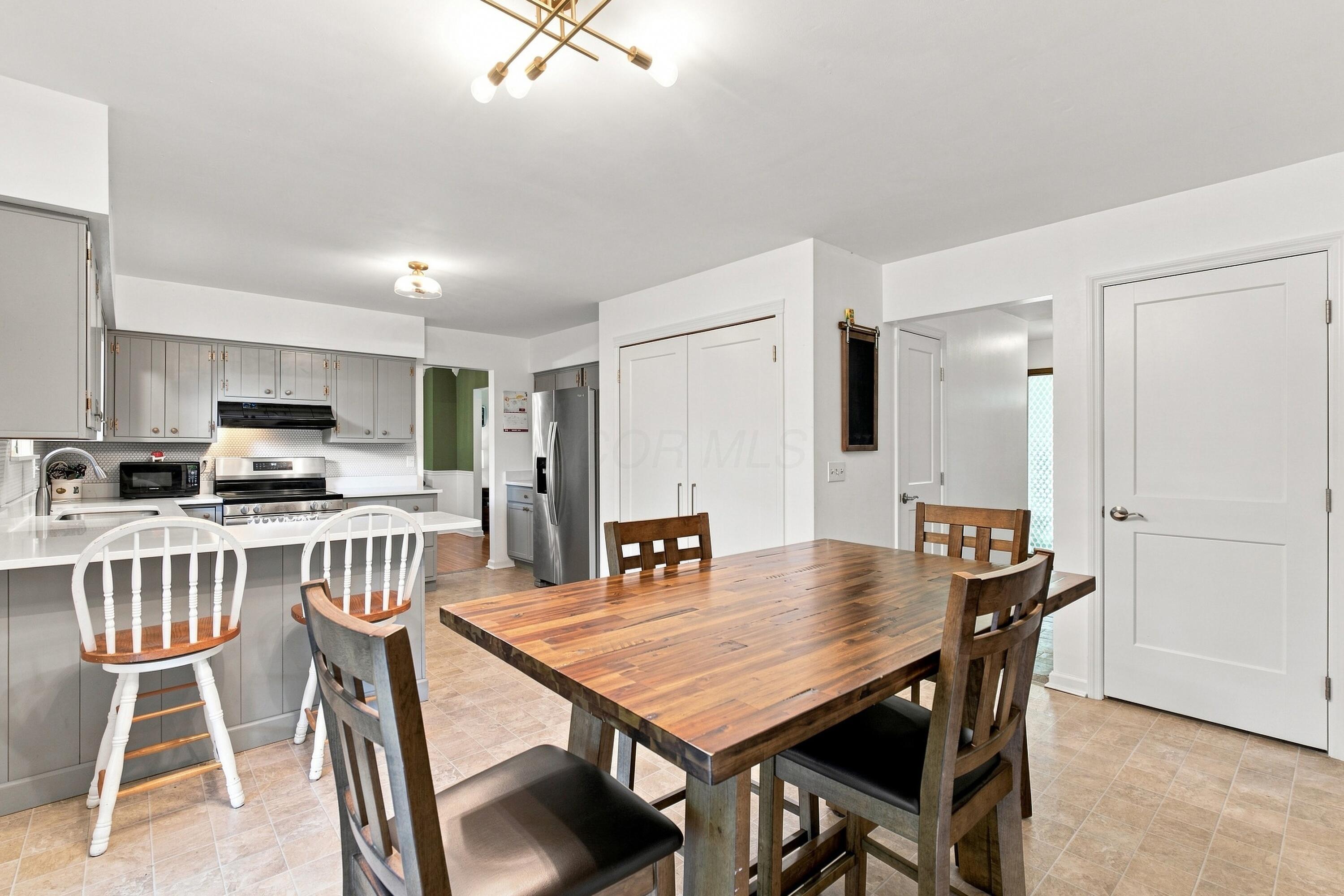 727 Old Coach Road Westerville, OH 43081 - Photo 23 of 55 Eat-in Space