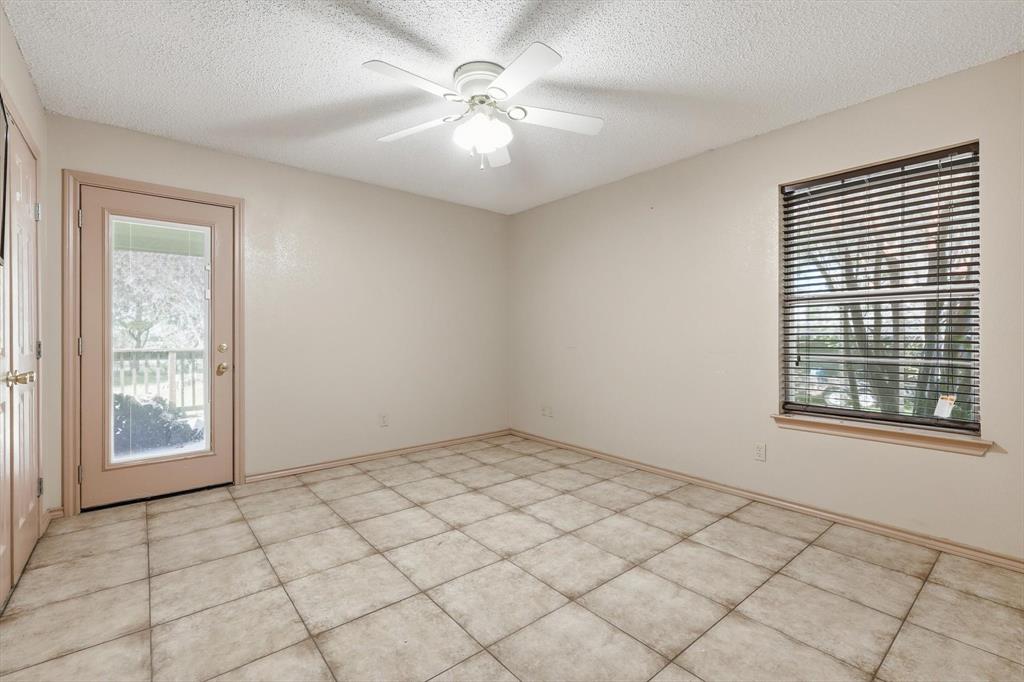 135 Private Road 2202 Decatur, TX 76234 - Photo 19 of 40 Spare room with a ceiling fan, a textured ceiling, and healthy amount of natural light