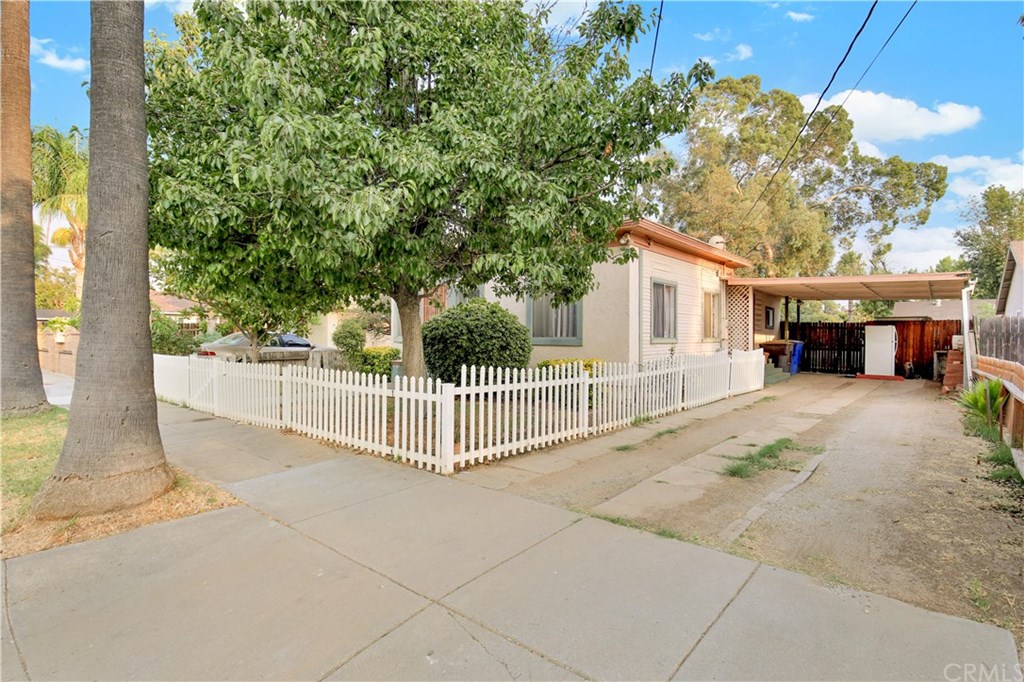 4544 Marmian Way Riverside, CA 92506 - Photo 4 of 26
