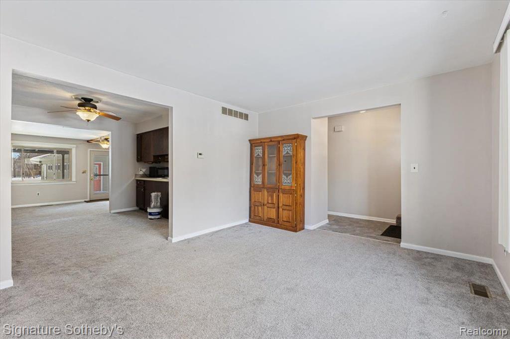 2701 Columbia Road Berkley, MI 48072 - Photo 4 of 27