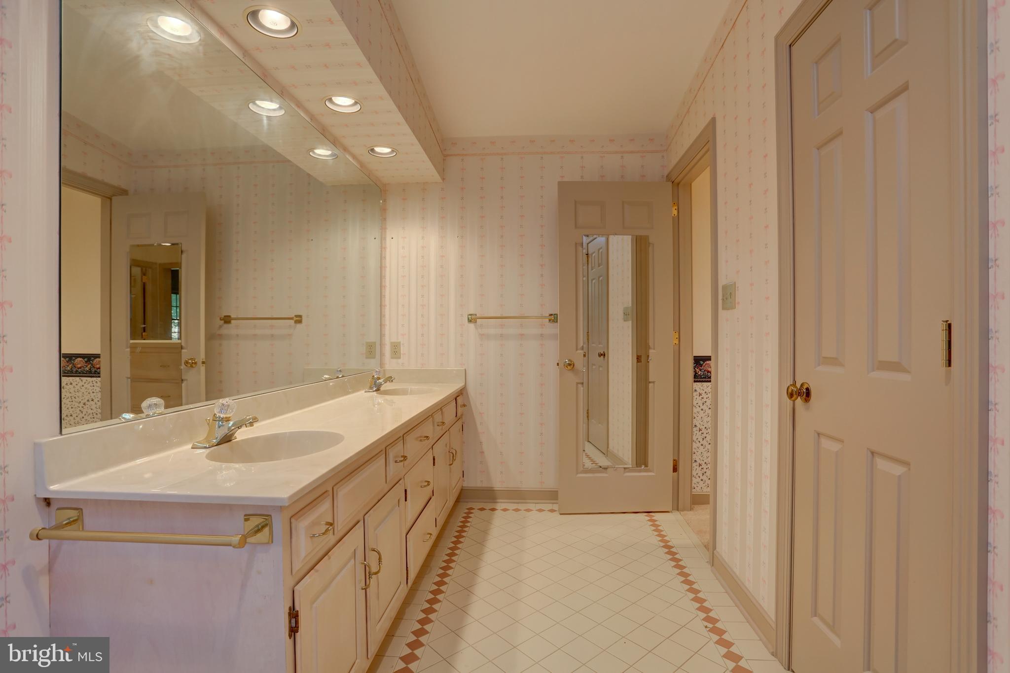 1042 Hunters Path Lancaster, PA 17601 - Photo 39 of 44 Gallery Image 39