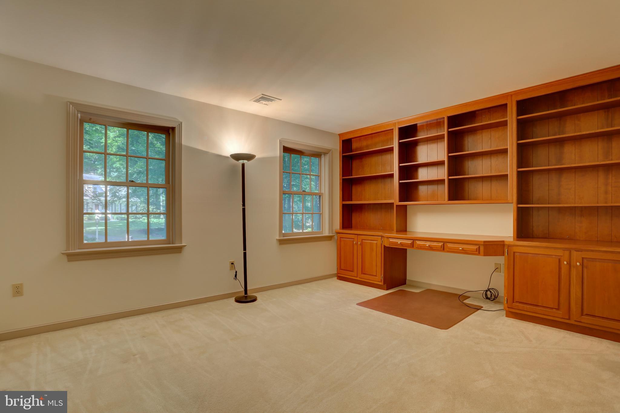 1042 Hunters Path Lancaster, PA 17601 - Photo 40 of 44 Gallery Image 40