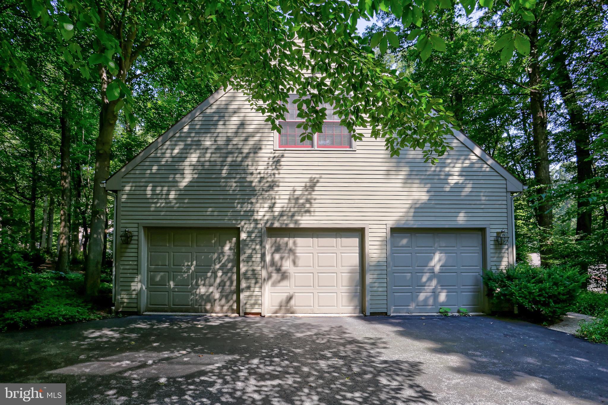 1042 Hunters Path Lancaster, PA 17601 - Photo 6 of 44 Gallery Image 6