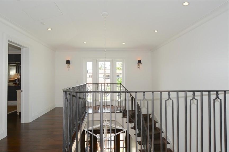 255 Kenlyn Road Palm Beach, FL 33480 - Photo 15 of 32 Upstairs landing