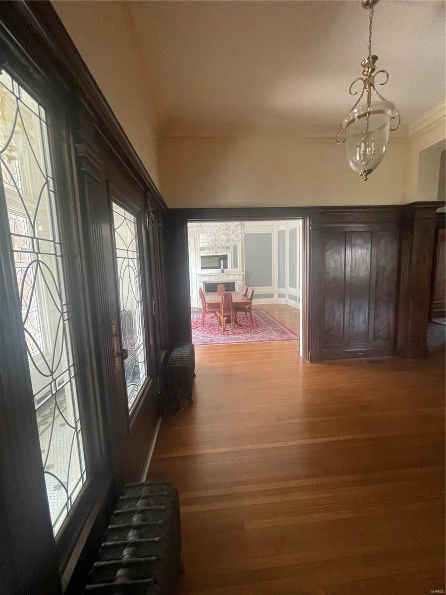 11 Washington Terrace St. Louis, MO 63112 - Photo 3 of 35
