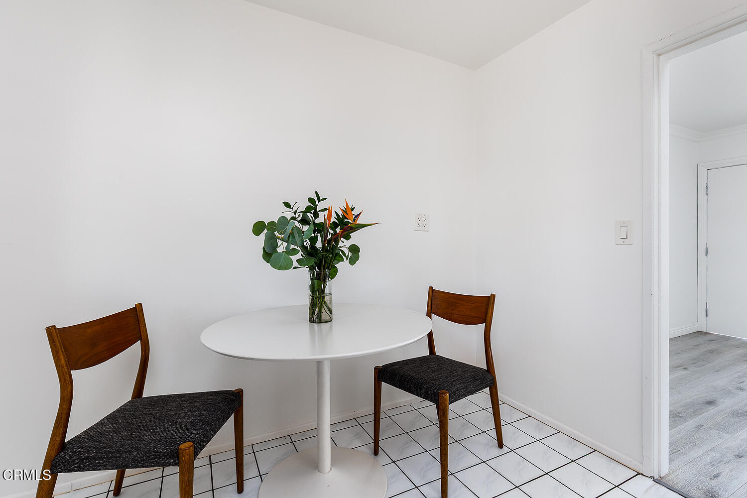 114 South Canyon Boulevard Monrovia, CA 91016 - Photo 11 of 32 a table and chair with wooden floor