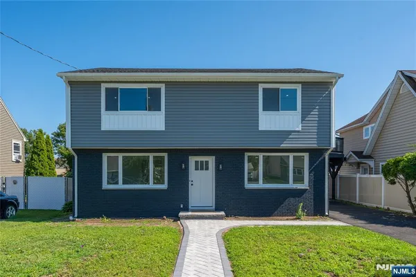 $989,000 | 214 Alberta Drive, Saddle Brook, NJ 07663