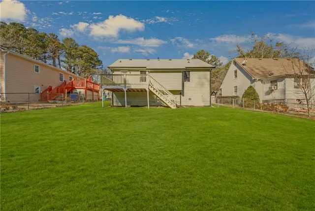 a view of a house with a yard