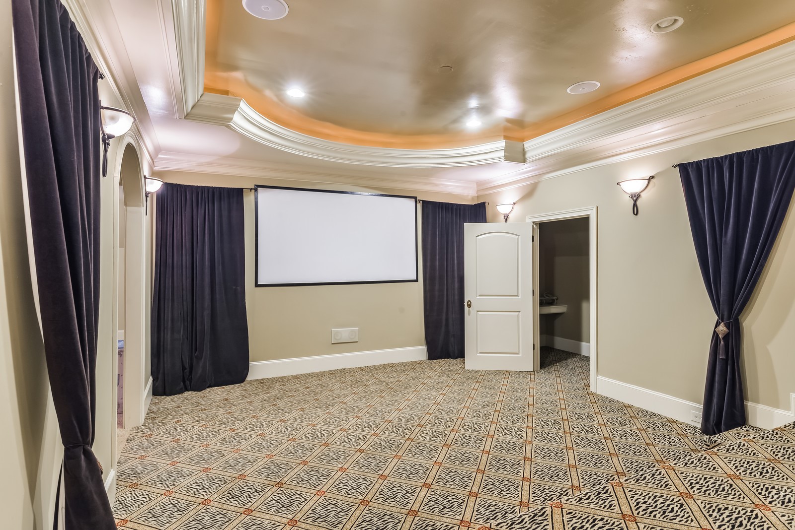 15 West Shady Lane, Unit B Houston, TX 77063 - Photo 12 of 19 a view of an empty room