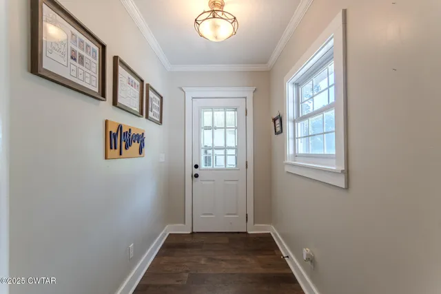 a view of an entryway with workspace