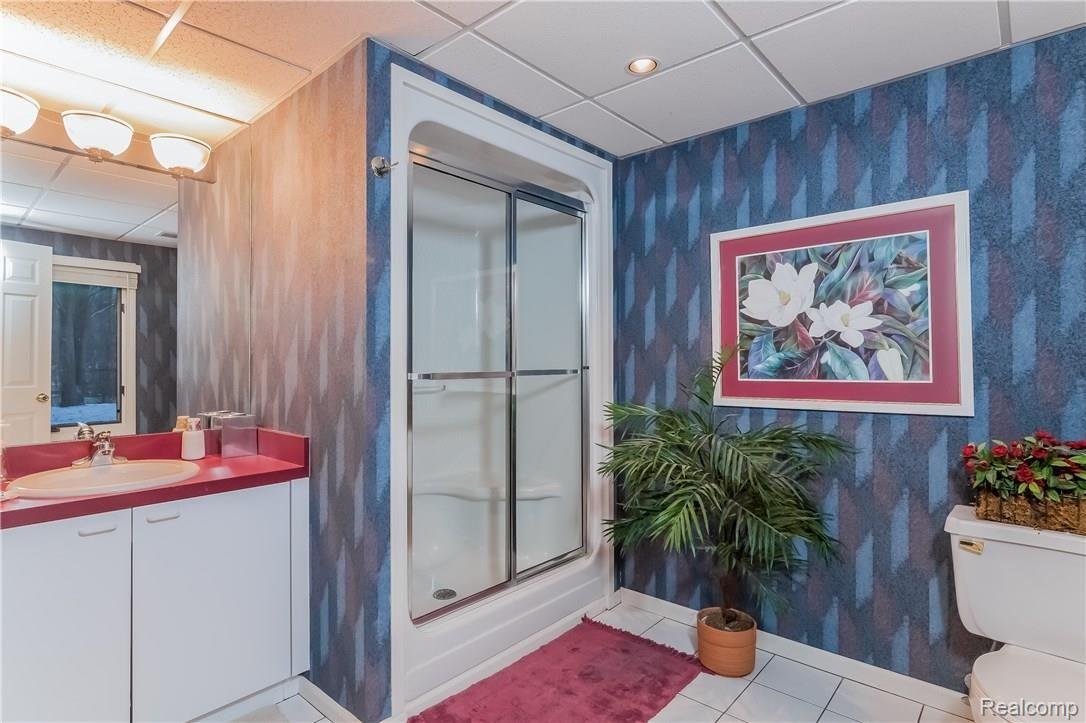 4037 Oak Tree Circle Rochester, MI 48306 - Photo 38 of 55 039-Bathroom-2337576-large.jpg