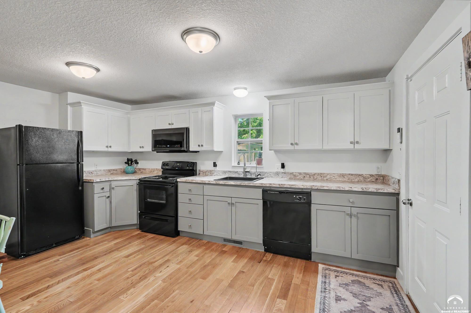 630 North 5th Street Lawrence, KS 66044 - Photo 11 of 40