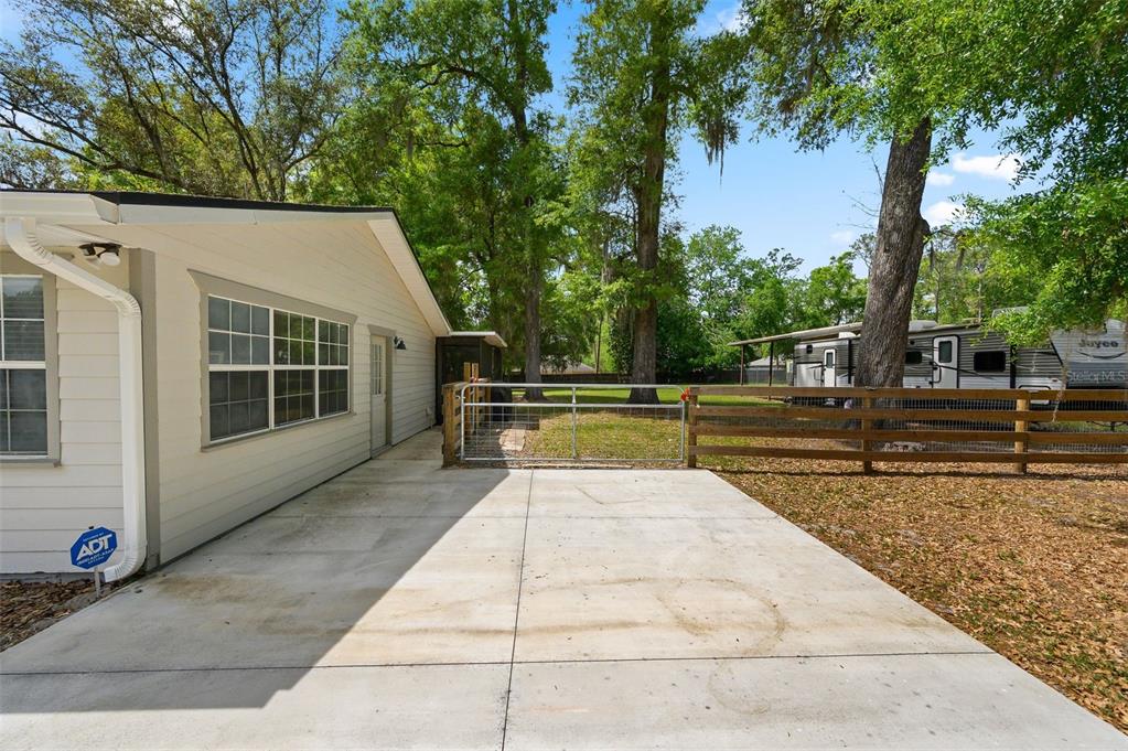6820 Southwest 78th Street Gainesville, FL 32608 - Photo 40 of 41 a view of backyard with large trees