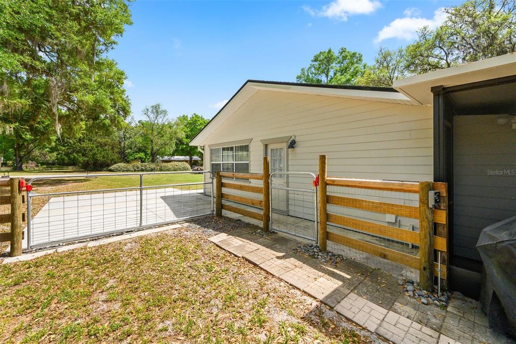 6820 Southwest 78th Street Gainesville, FL 32608 - Photo 41 of 41 a view of a backyard with a garden