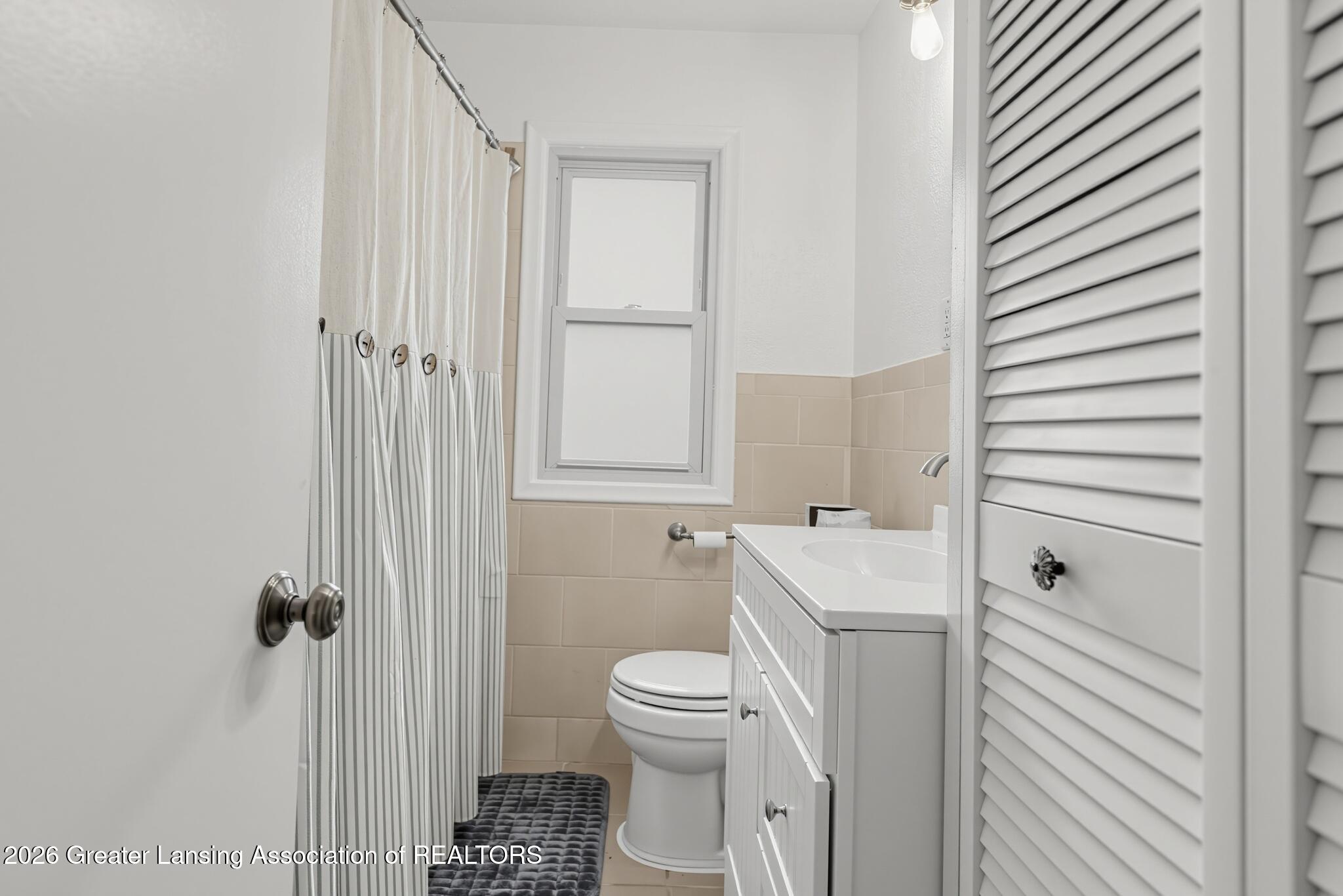 2224 Pembroke Road Lansing, MI 48906 - Photo 24 of 30 Full Bathroom