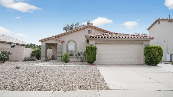 $2,095 | 7395 West San Miguel Avenue, Glendale, AZ 85303