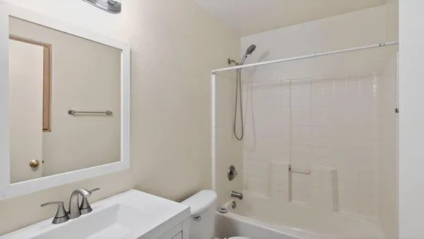$2,095 | 7395 West San Miguel Avenue, Glendale, AZ 85303
