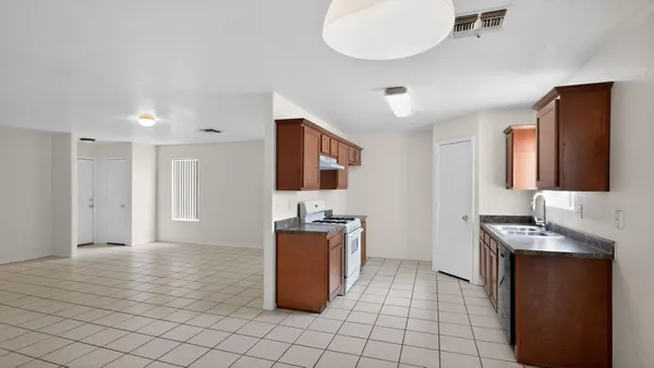 $1,995 | 7395 West San Miguel Avenue, Glendale, AZ 85303