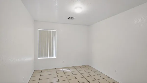 $2,095 | 7395 West San Miguel Avenue, Glendale, AZ 85303