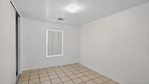 $2,095 | 7395 West San Miguel Avenue, Glendale, AZ 85303