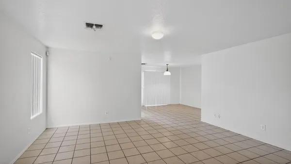 $2,095 | 7395 West San Miguel Avenue, Glendale, AZ 85303