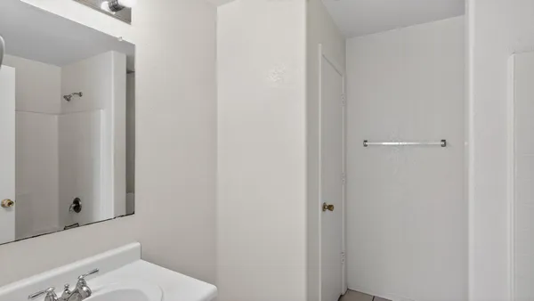 $2,095 | 7395 West San Miguel Avenue, Glendale, AZ 85303