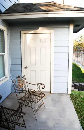 $1,700 | 1345 Canyon Creek Circle, College Station, TX 77840