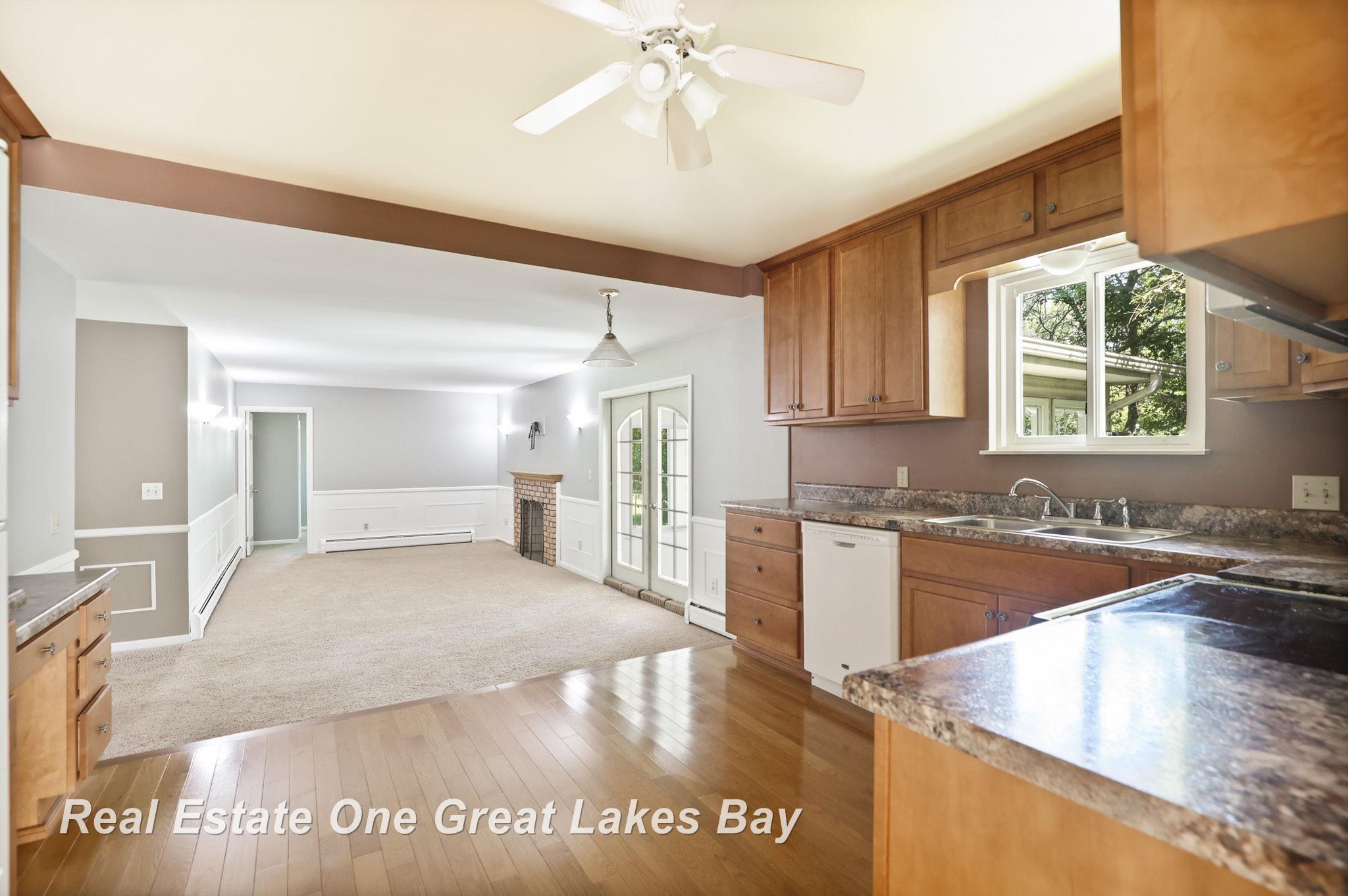 8036 Ohern Road Saginaw, MI 48609 - Photo 10 of 48 KITCHEN OPEN TO GREAT ROOM