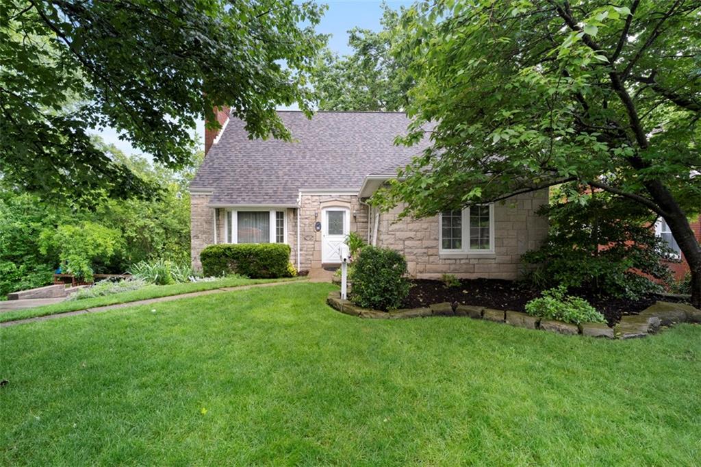 36 Warriors Road Green Tree, PA 15220 - Photo 2 of 40 Gallery Image 2