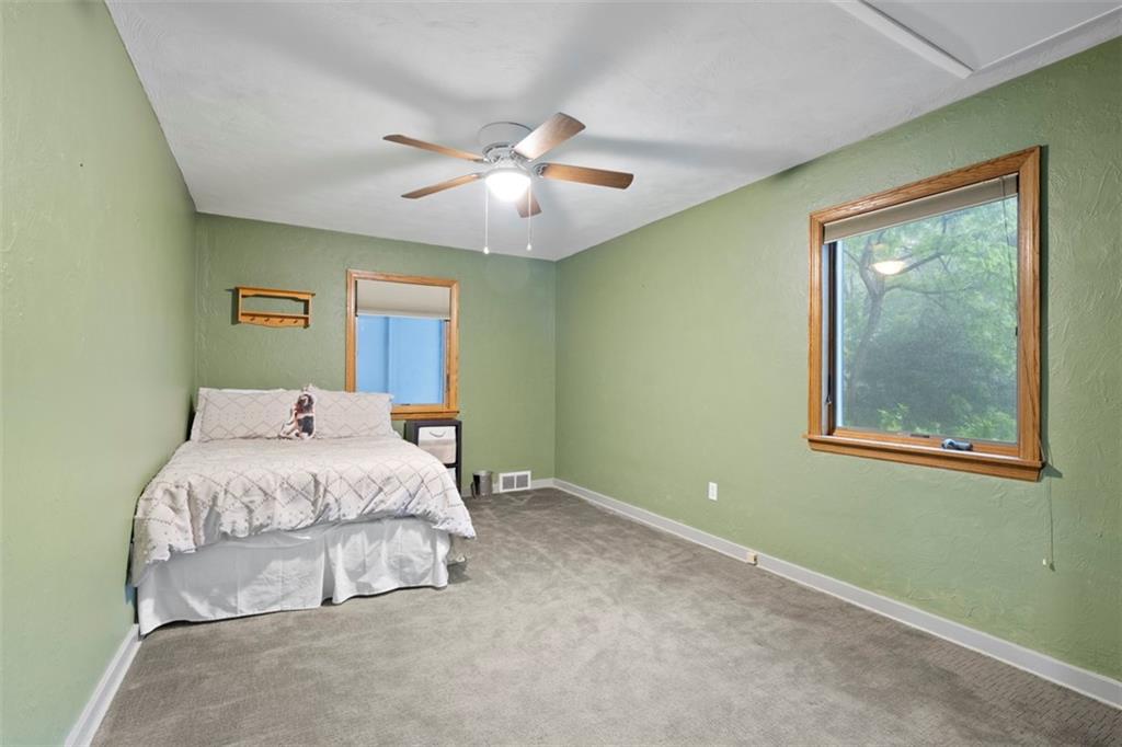 36 Warriors Road Green Tree, PA 15220 - Photo 21 of 40 2nd Bedroom man floor