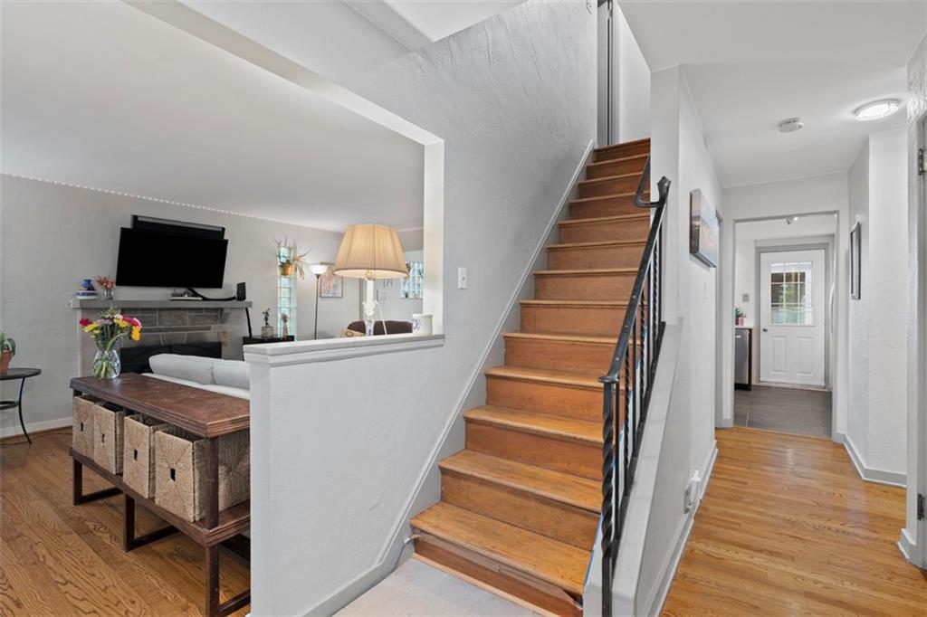 36 Warriors Road Green Tree, PA 15220 - Photo 3 of 40 Gallery Image 3