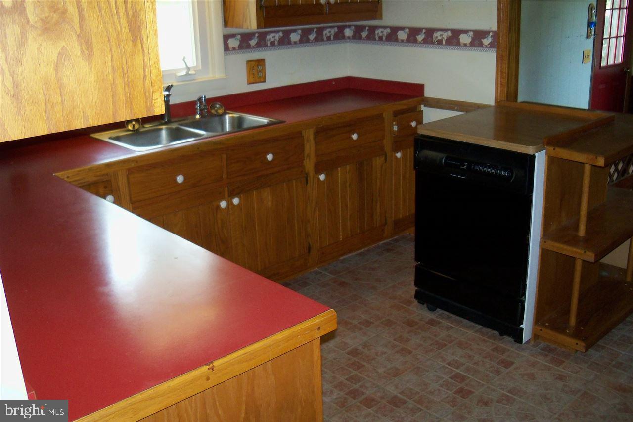 219 Hilltop Road Boiling Springs, PA 17007 - Photo 4 of 12 Gallery Image 4