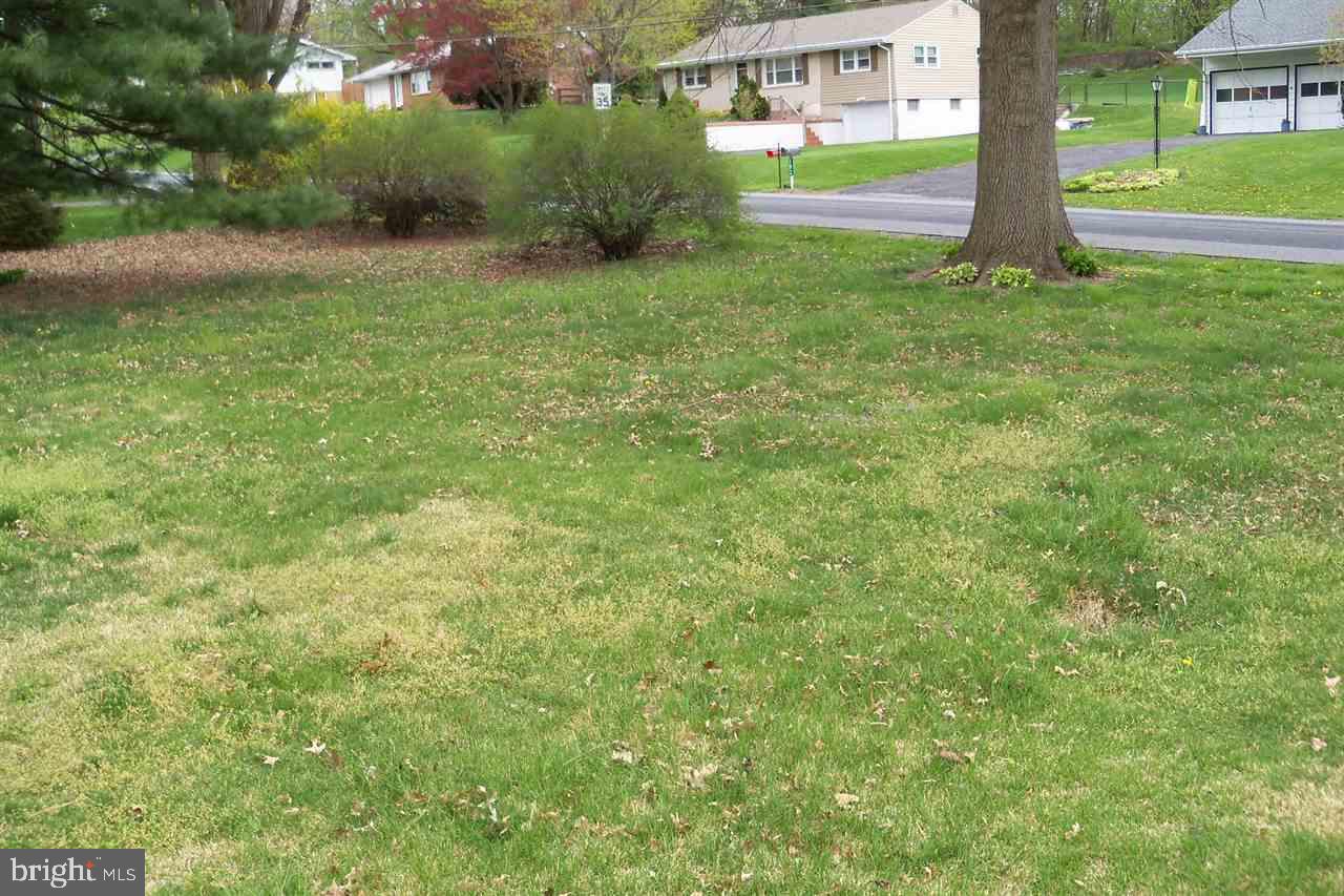219 Hilltop Road Boiling Springs, PA 17007 - Photo 10 of 12 Gallery Image 10