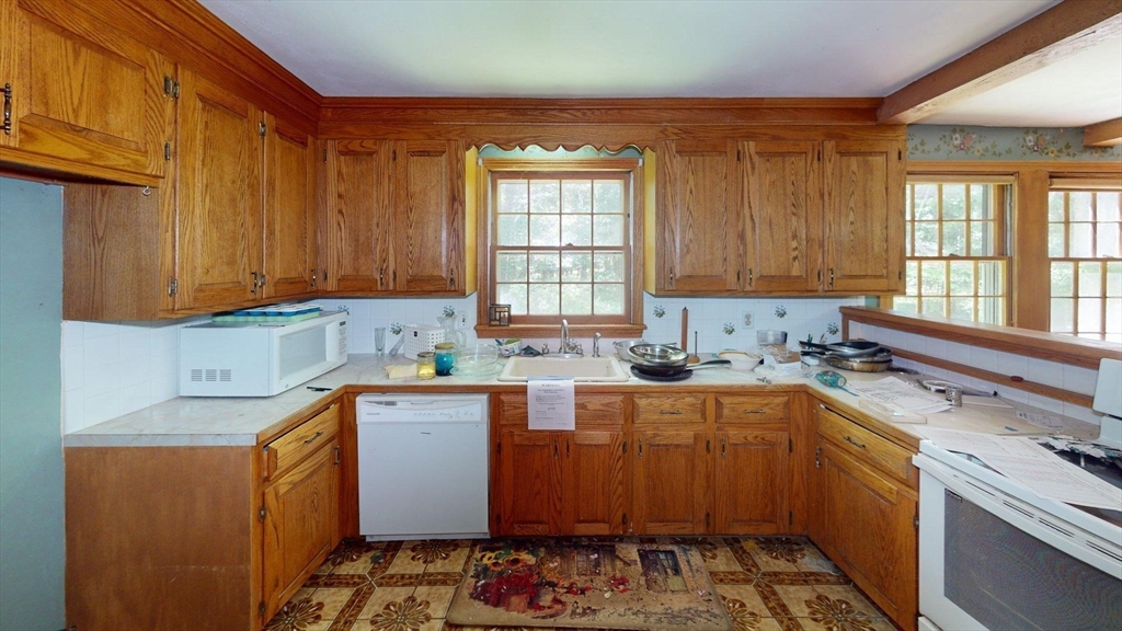 8 Pennock Road Chelmsford, MA 01824 - Photo 4 of 16