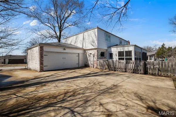 $650,000 | 1022 Julianna Drive, Ballwin, MO 63011