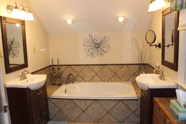 14211 Long Gate Road Midlothian, VA 23112 - Photo 26 of 49 Primary Jacuzzi Bath