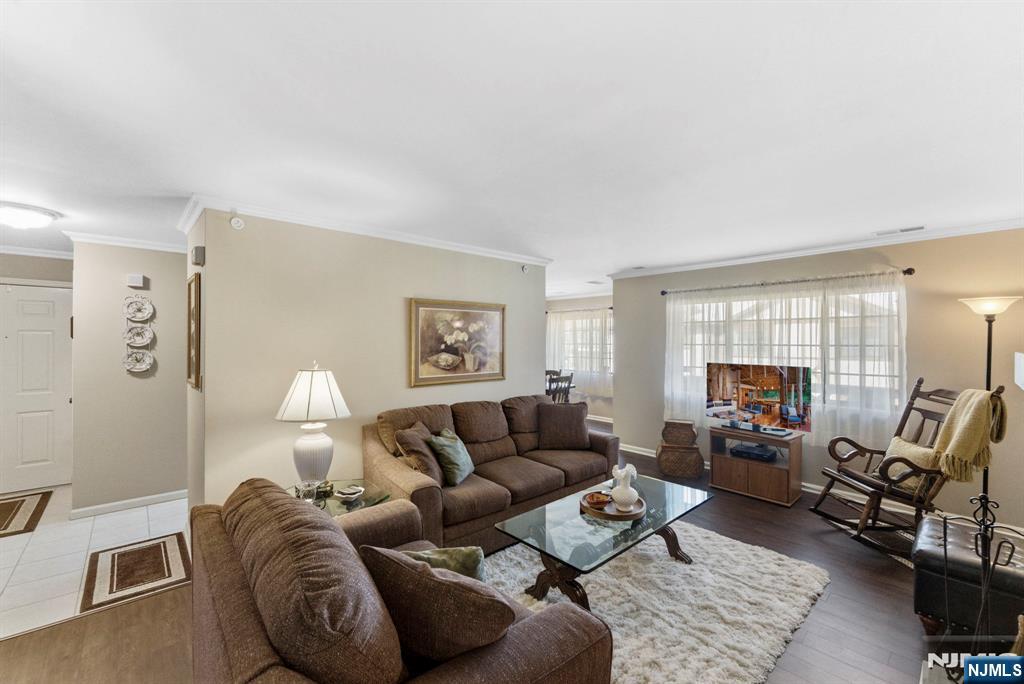 2309 Hemingway Lane, Unit 2309 Mahwah, NJ 07430 - Photo 10 of 28 a living room with furniture and a window