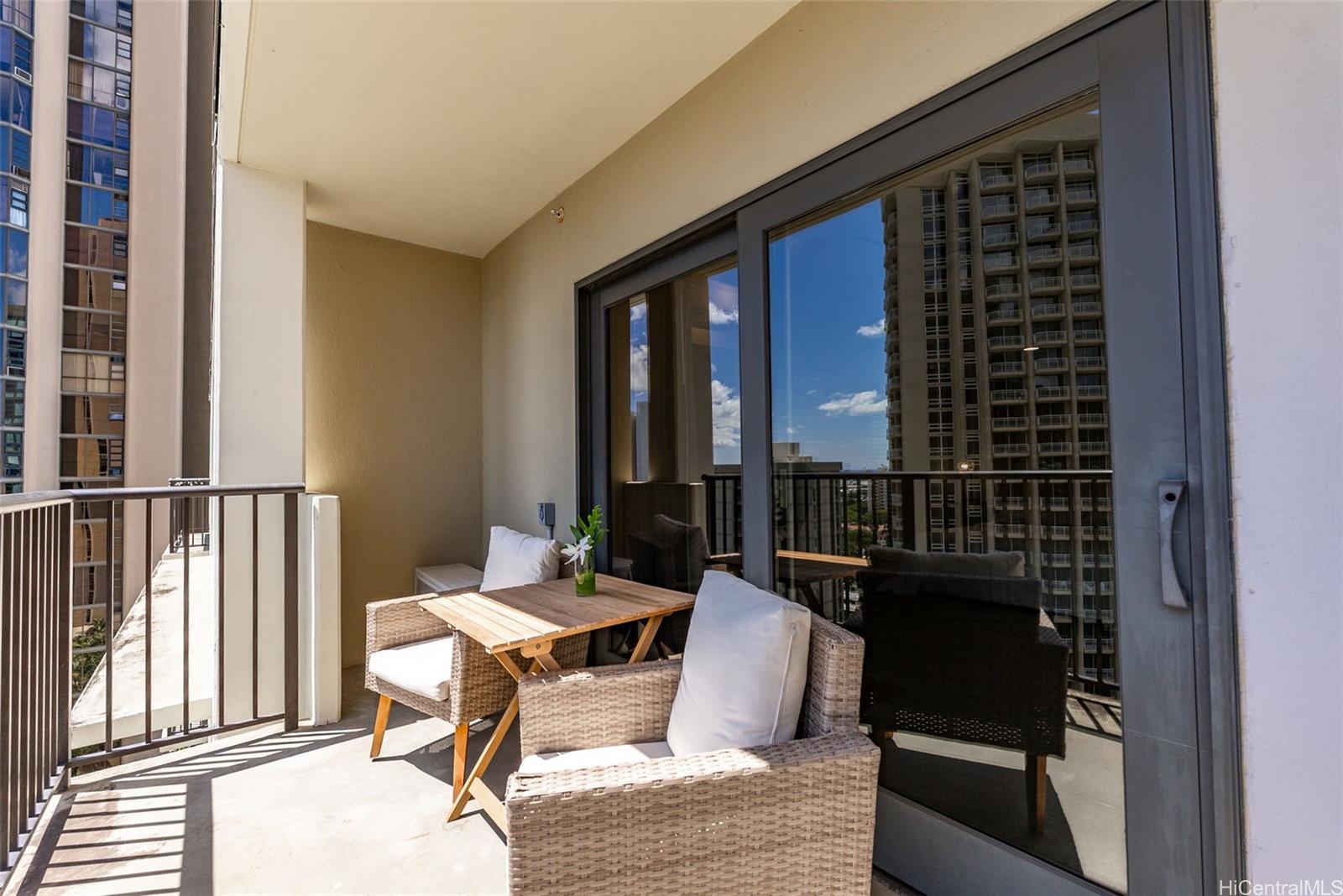 21 Craigside Place, Unit 8D Honolulu, HI 96817 - Photo 14 of 25 a living room with furniture