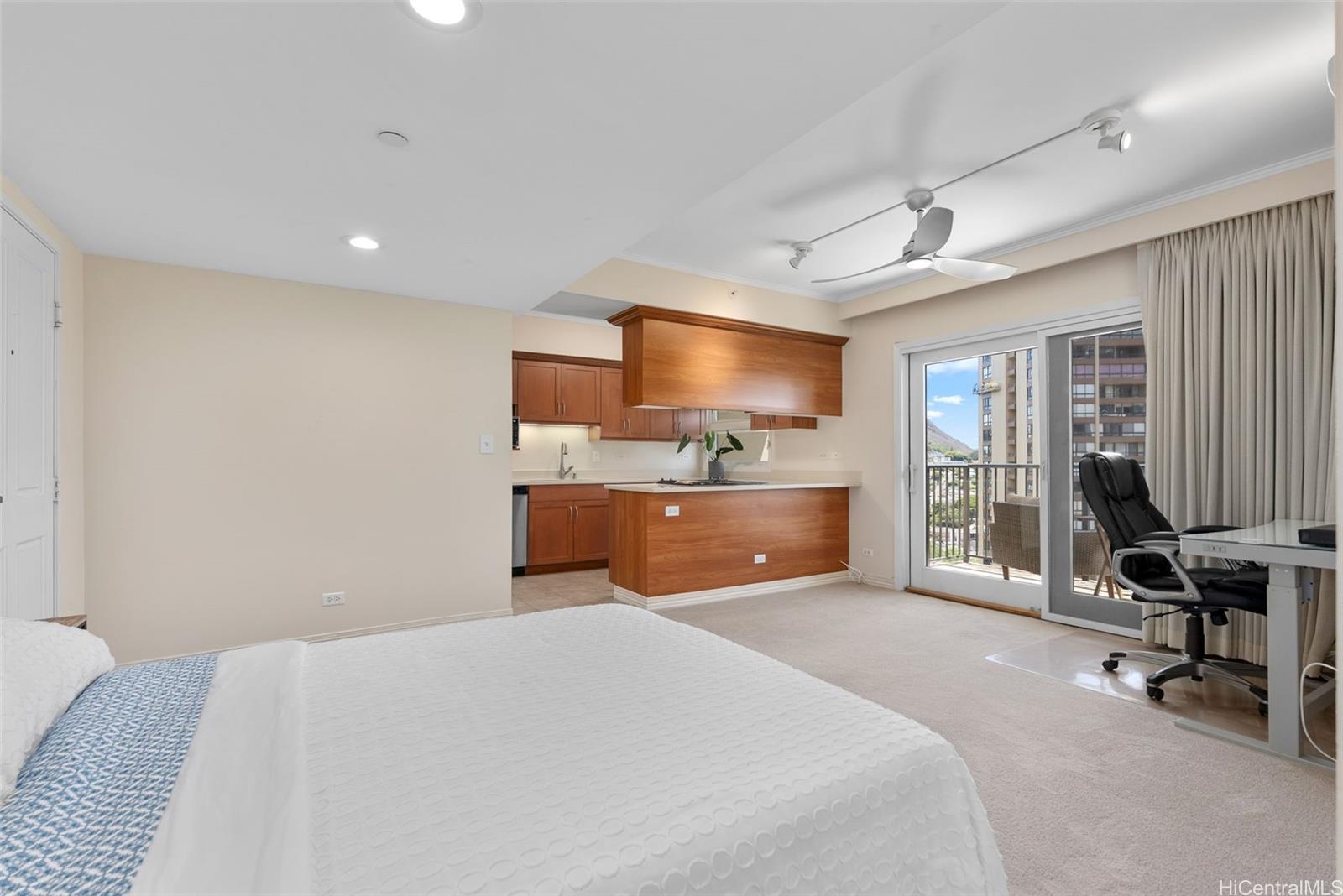 21 Craigside Place, Unit 8D Honolulu, HI 96817 - Photo 6 of 25 a bedroom with a bed and a large window