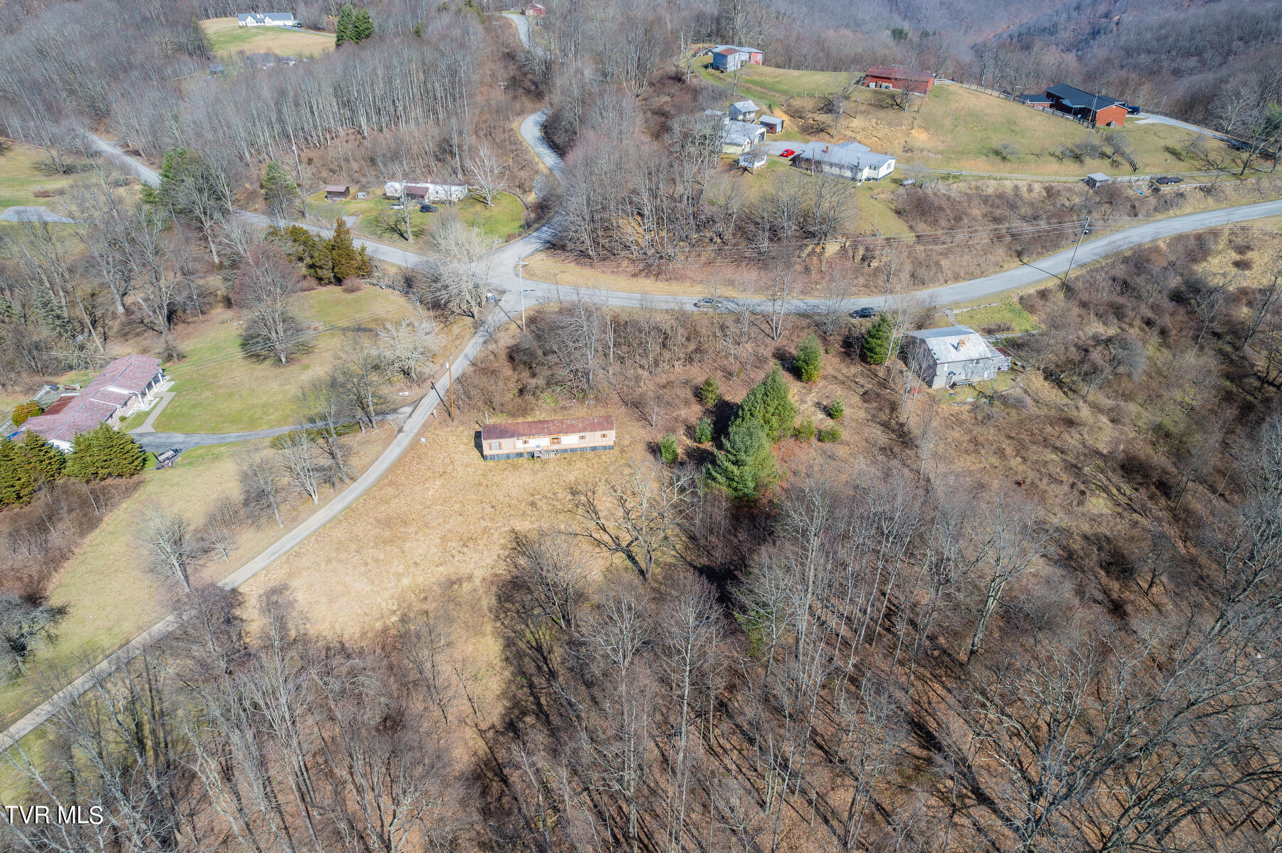 1021 Onyx Road Jewell Ridge, VA 24622 - Photo 3 of 23 103