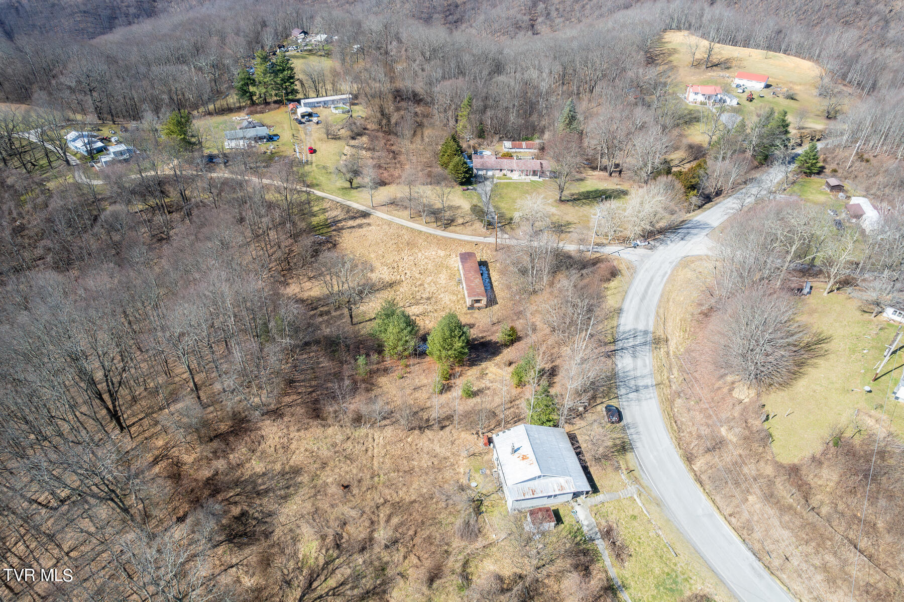 1021 Onyx Road Jewell Ridge, VA 24622 - Photo 5 of 23 105