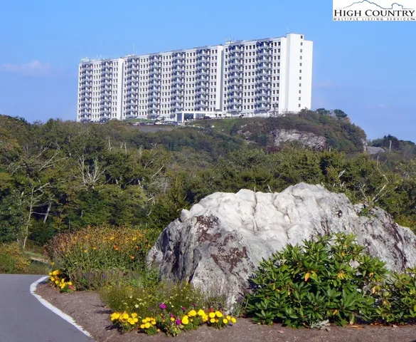 a view of a multi story building