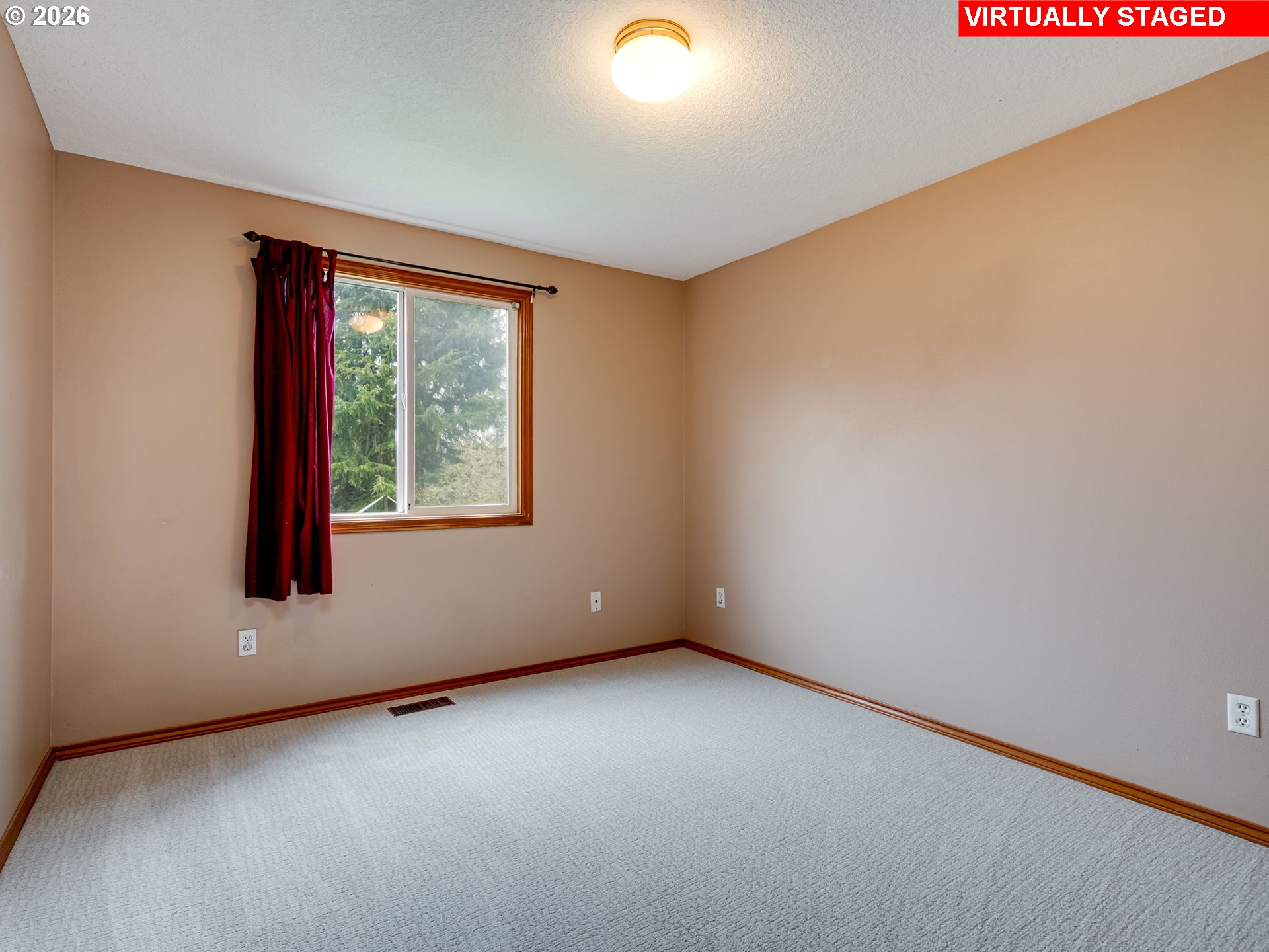 1250 South Cedar Loop Canby, OR 97013 - Photo 33 of 42 an empty room with a window