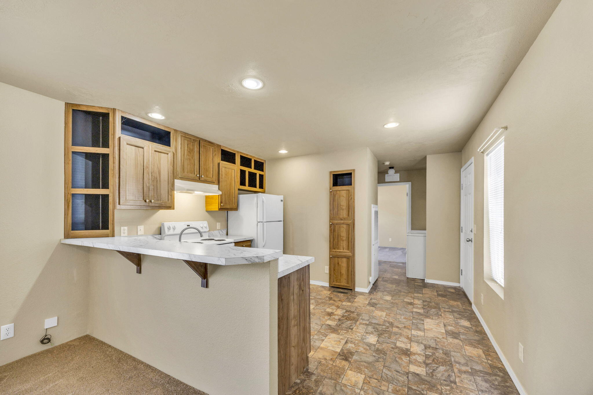 225 Wilson Road Central Point, OR 97502 - Photo 45 of 63 Bar in kitchen has seating