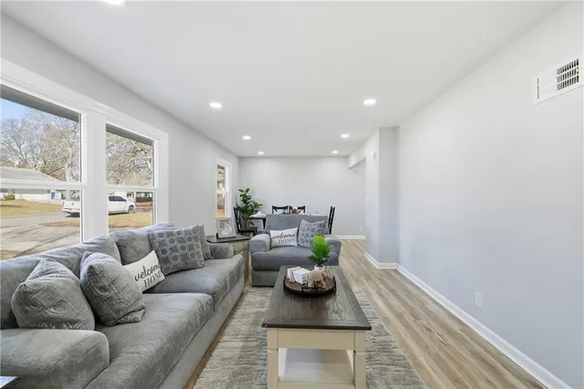 $285,000 | 6207 Hedges Avenue, Raytown, MO 64133