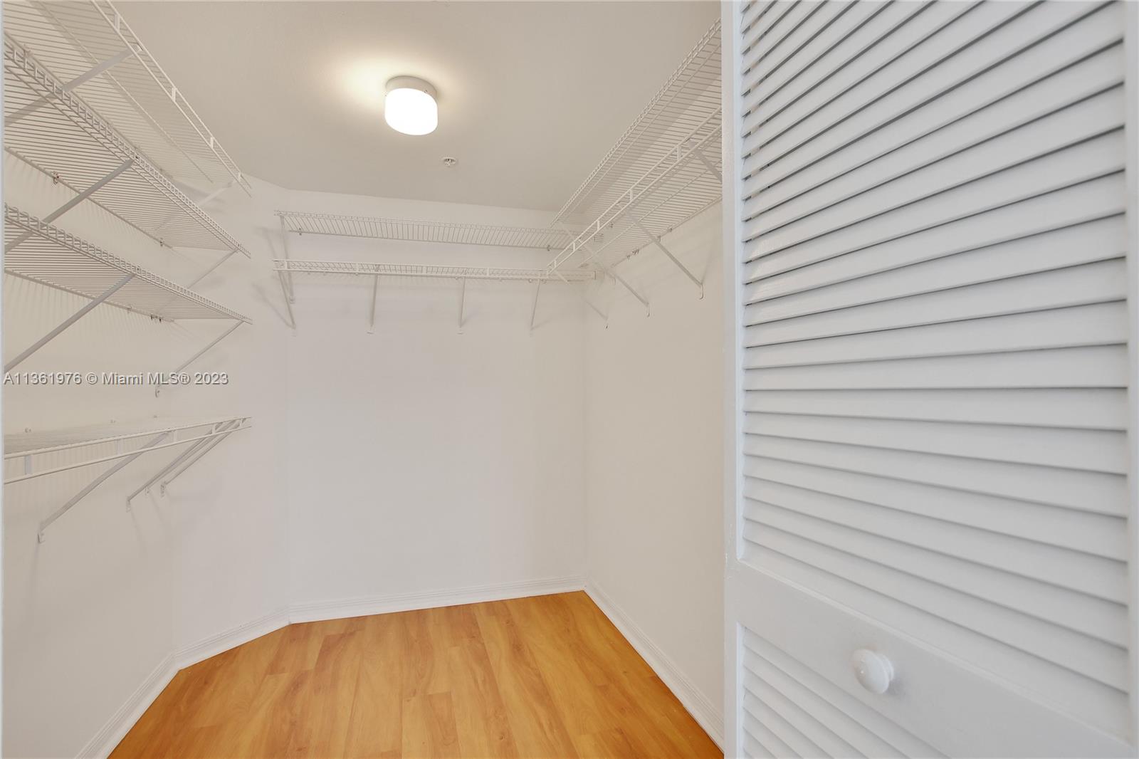 1111 Brickell Bay Drive, Unit 1102 Miami, FL 33131 - Photo 24 of 72 a view of a room with wooden floor