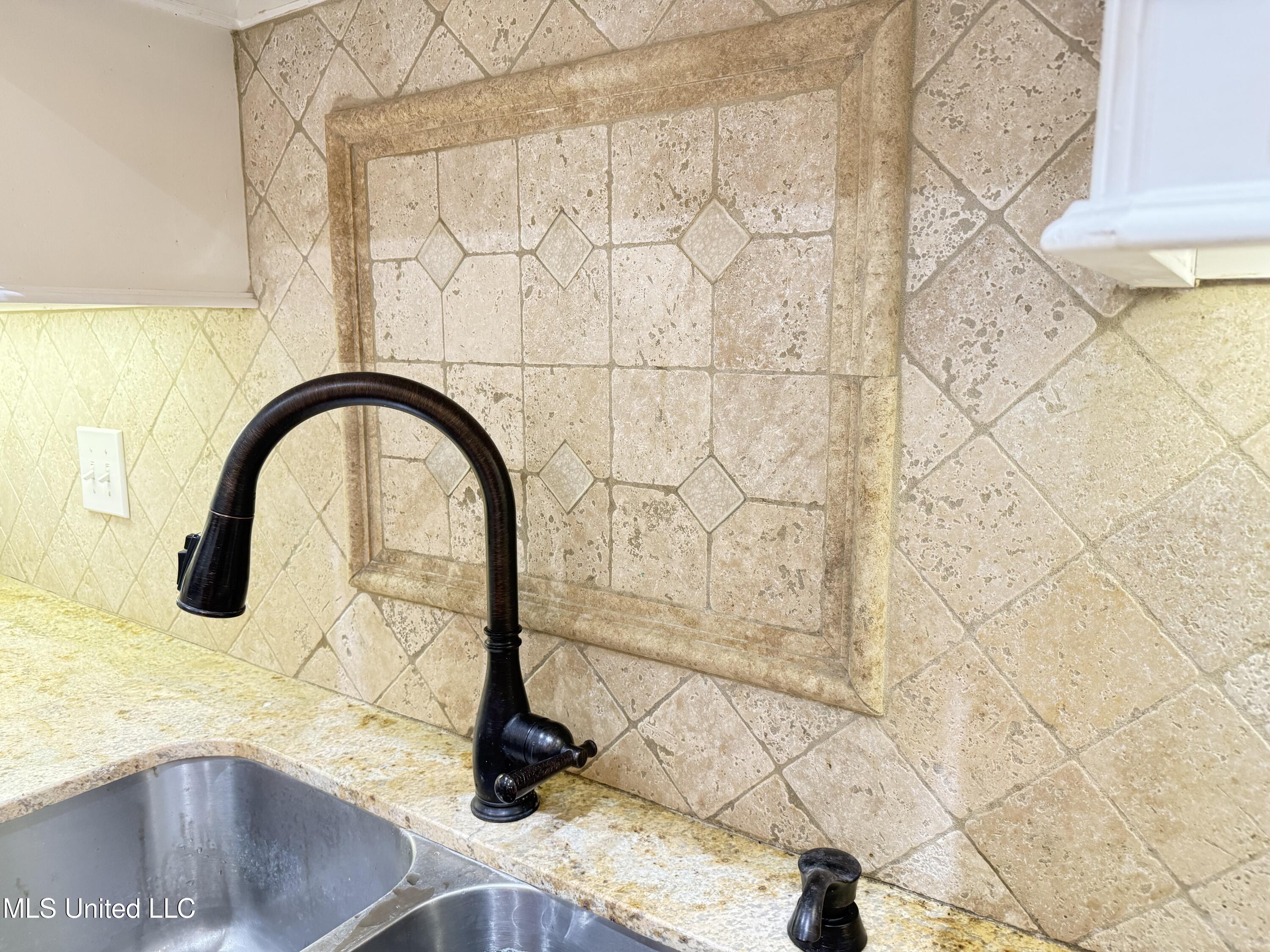 128 Charlton Drive Madison, MS 39110 - Photo 7 of 18 Kitchen