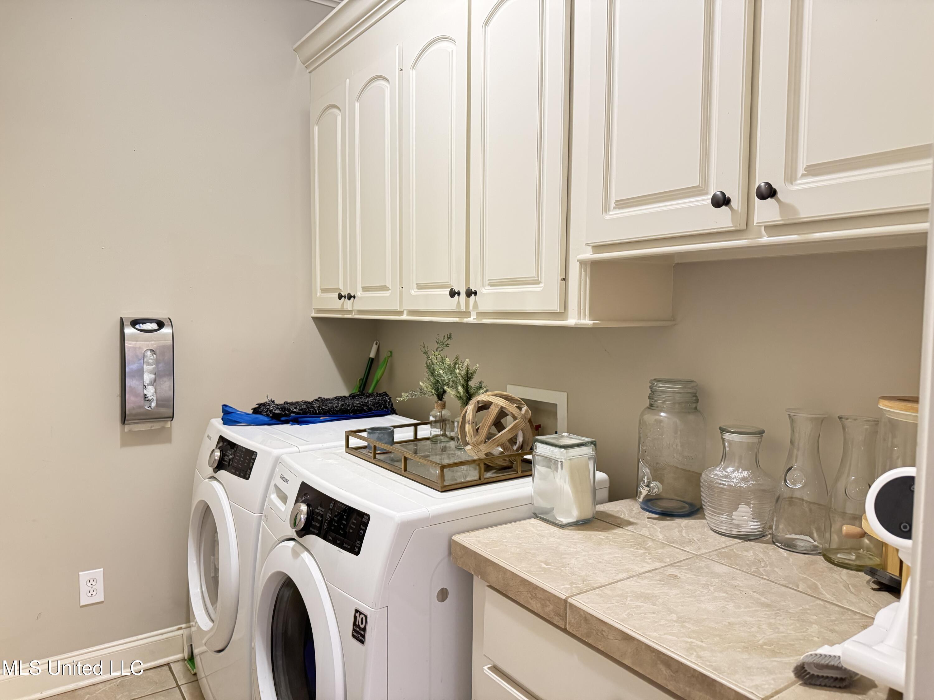 128 Charlton Drive Madison, MS 39110 - Photo 8 of 18 Laundry Room